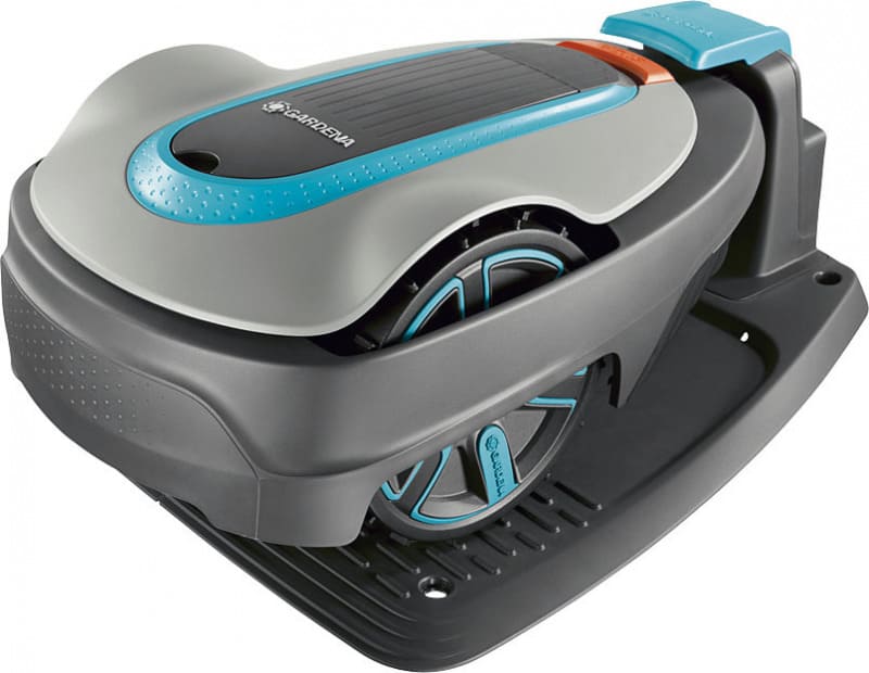 Robotická sekačka Gardena Sileno city 450, napětí akumulátoru 18 V, šířka střihu 16 cm, doporučená sečená plocha až do 450 m2, cena 22 590 Kč (HORNBACH)