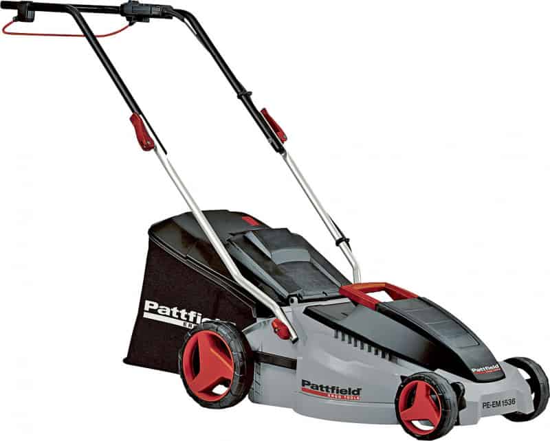 Elektrická sekačka na trávu Pattfield PE-EM 1536 s šířkou záběru 36 cm, výkonem 1 500 W, pro plochy až 500 m2, cena 3 399 Kč(HORNBACH)