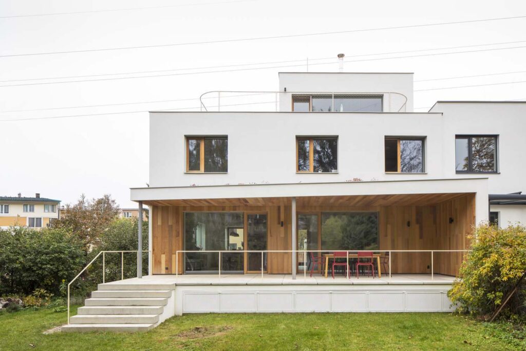Dům z panelů se proměnil v moderní bydlení