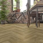 KPP X-CLUSIVE HERRINGBONE Dub Tokio - Minimalistický, čistý a jasný – dub Tokio vnáší do moderních interiérů zdrženlivost Dálného východu. Jemná kresba dřeva zajišťuje klidný povrchový efekt.