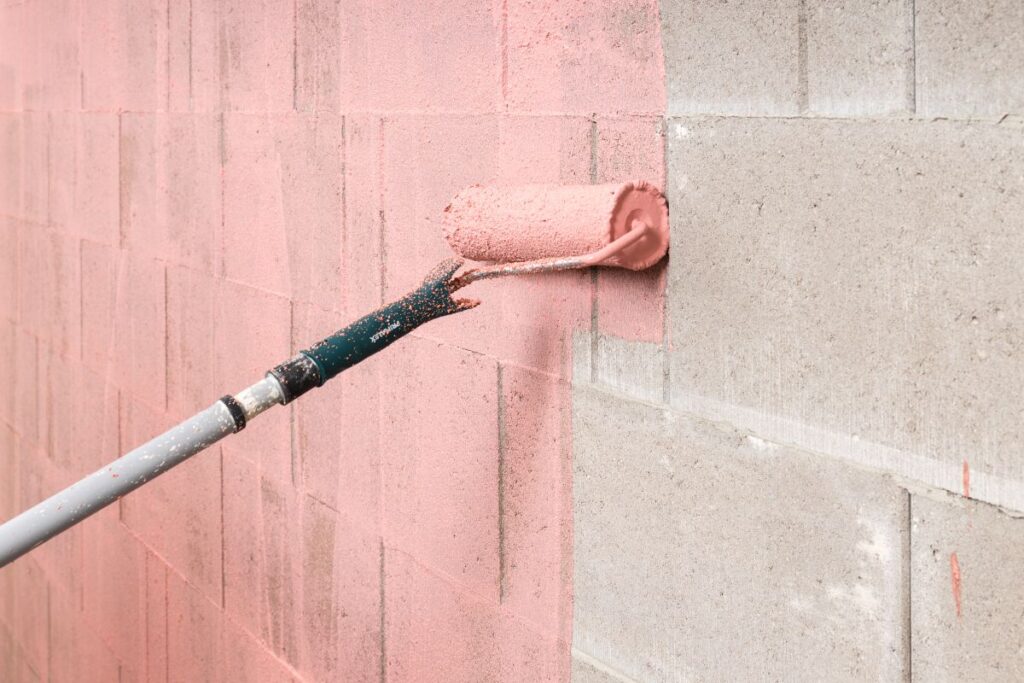 Aplikace kontaktního můstku Baumit BetonKontakt na broušené betonové tvárnice BEST-ROCK