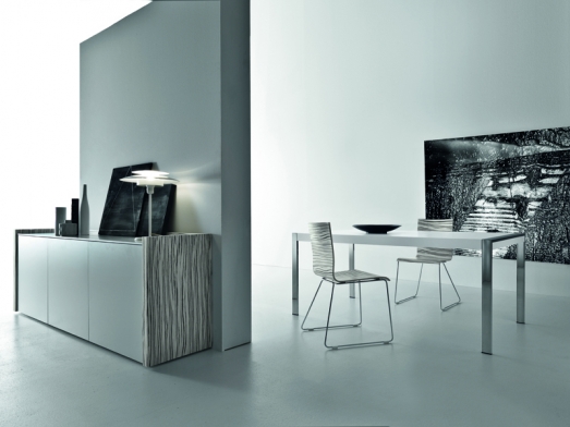 Slitta (výrobce Casa Design), chrom, sedák a opěrák dekor zebra, různá provedení, cena 8 930 Kč (DECOLAND). Slitta (výrobce Casa Design), chrom, sedák a opěrák dekor zebra, různá provedení, cena 8 930 Kč (DECOLAND).