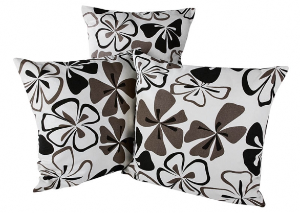 Ozdobný polštář Flora (50 × 50 cm), omyvatelný potah ze 100% bavlny, náplň tvoří 100% polyester, cena 199 Kč (JYSK). Ozdobný polštář Flora (50 × 50 cm), omyvatelný potah ze 100% bavlny, náplň tvoří 100% polyester, cena 199 Kč (JYSK).