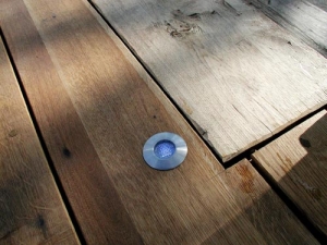 Zapuštěné pochozí svítidlo Trail-Lite - nerez 4x LED modrá, průměr 60 mm, spotřeba 0,5 W, provoz přes transformátor. Cena 1 230 Kč (SETEC).