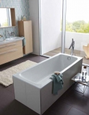 Elegantní křivky a lesklé plochy smaltovaných van vyniknou zejména u modelů umístěných v prostoru, vana Cayono, 170 x 70 x 41 cm, typ 749, bílá, cena 9565 Kc, KALDEWEI.