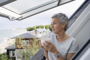 Bezúdržbová střešní okna VELUX se vyznačují nadčasovým designem, praktičností a precizním provedením. Bezúdržbová střešní okna VELUX se vyznačují nadčasovým designem, praktičností a precizním provedením.
