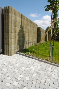 Na pohled dlažební kostky z přírodního kamene. Ve skutečnosti vysokopevnostní beton s odolností proti vnějším vlivům (BEST)