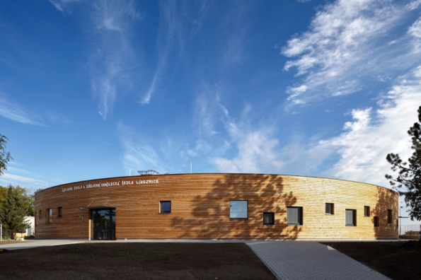 Pavilon základní školy v Líbeznicích / Projektil architekti (nominovali ČKA, Jana Tichá a Osamu Okamura). Foto: Andrea Thiel Lhotáková