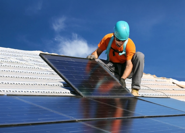 Motivy pro pořízení domácí fotovoltaické elektrárny jsou různé. Někdo chce ušetřit, jiný chce být nezávislý na dodavatelské síti, další to pojímá jako investici nebo ho nové technologie zkrátka baví. Motivy pro pořízení domácí fotovoltaické elektrárny jsou různé. Někdo chce ušetřit, jiný chce být nezávislý na dodavatelské síti, další to pojímá jako investici nebo ho nové technologie zkrátka baví.