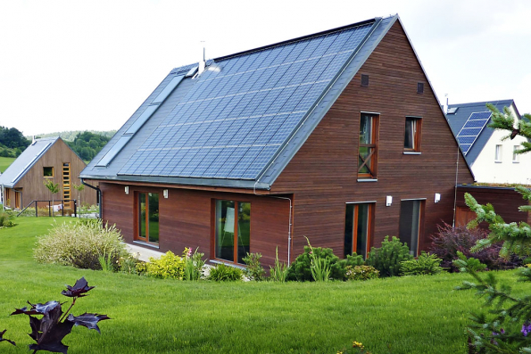 Školicí středisko Atrea, Koberovy (1. energeticky nulová budova v ČR). Pasivní domy jsou dlouhodobě monitorovány výzkumným centrem CIDEAS Fakulty stavební ČVUT v Praze.