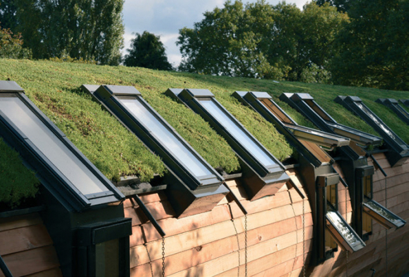 Velká Británie. Green Unit jsou ekologické modulové stavby se zvýšenou energetickou úsporností. V modulech byly využita super energeticky úsporná střešní okna FAKRO FTP-V U5 se součinitelem prostupu tepla Uw=0,97 W/m2K. (Zdroj: FAKRO)