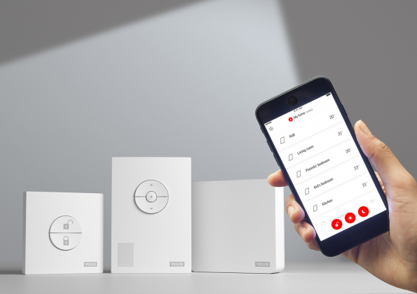 Ke zdravému životnímu stylu může patřit i lenošení, to když máte doma chytré ovládání střešních oken VELUX ACTIVE with NETATMO. Dostatek světla, tepla a čistého vzduchu (CO2) v interiéru hlídají senzory a na základě vyhodnocení údajů se střešní okna se systémem VELUX ACTIVE automaticky otvírají, zavírají i zastiňují. (Zdroj: VELUX)