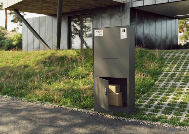 Modul, který umí ušetřit váš čas je FULL – box na ukládání balíků. Nevadí, že nejste doma, stačí dát doručovací firmě kód a o víc se nemusíte starat. Modul disponuje poštovní schránkou, číslem popisným a přípravou na zvonek a vchodovou skrytou kameru. zdroj: JAP FUTURE